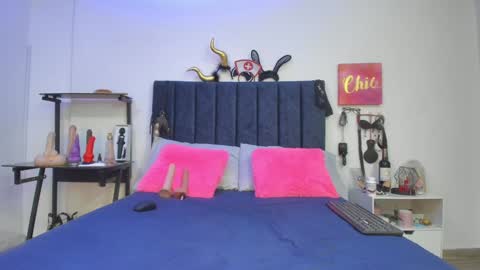 Snapshot of emmily_giraldo chatting on December 10, 2024, 11:54 am online show from December 10, 2024, 11:54 am