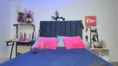 Snapshot of emmily_giraldo chatting on December 14, 2024, 3:04 pm online show from December 14, 2024, 3:04 pm
