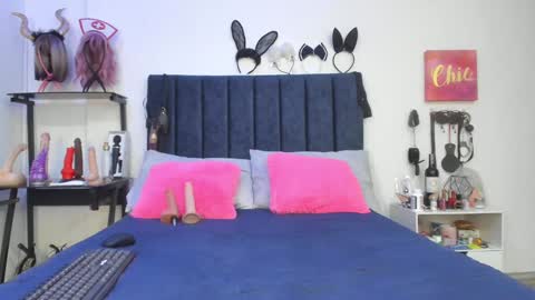 Snapshot of emmily_giraldo chatting on January 22, 2025, 5:59 pm online show from January 22, 2025, 5:59 pm