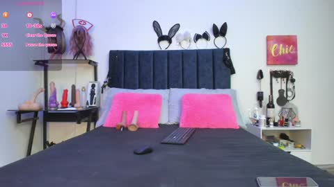 Snapshot of emmily_giraldo chatting on February 1, 2025, 11:43 am online show from February 1, 2025, 11:43 am