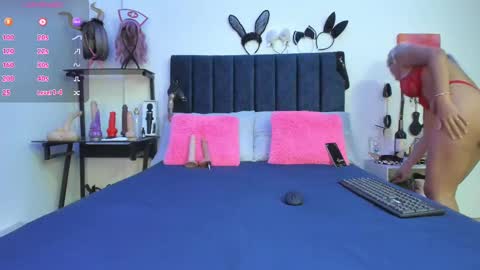 Snapshot of emmily_giraldo chatting on February 10, 2025, 11:46 am online show from February 10, 2025, 11:46 am
