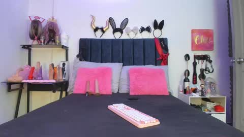 Snapshot of emmily_giraldo chatting on September 11, 2025, 1:00 pm          online show from September 11, 2025, 1:00 pm