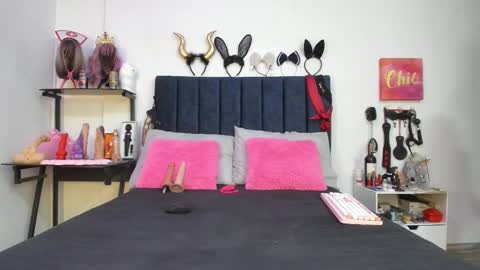 Snapshot of emmily_giraldo chatting on October 21, 2025, 12:39 pm          online show from October 21, 2025, 12:39 pm