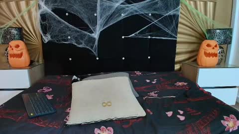 Emmily keller online show from October 27, 2025, 1:37 pm