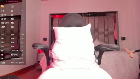 Snapshot of emmily_savage chatting on December 13, 2024, 8:30 am    online show from December 13, 2024, 8:30 am