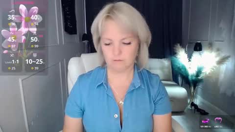 Snapshot of emmmam chatting on September 15, 2025, 12:05 pm emmmam online show from September 15, 2025, 12:05 pm