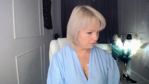 Snapshot of emmmam chatting on September 29, 2025, 12:21 pm emmmam online show from September 29, 2025, 12:21 pm