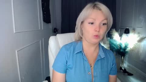 Snapshot of emmmam chatting on September 30, 2025, 7:35 am emmmam online show from September 30, 2025, 7:35 am