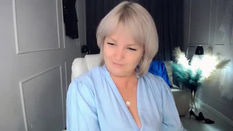 Snapshot of emmmam chatting on October 3, 2025, 8:39 pm emmmam online show from October 3, 2025, 8:39 pm