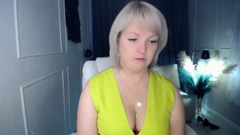 Snapshot of emmmam chatting on October 7, 2025, 7:49 am emmmam online show from October 7, 2025, 7:49 am