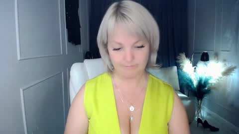 Snapshot of emmmam chatting on October 7, 2025, 7:55 pm emmmam online show from October 7, 2025, 7:55 pm