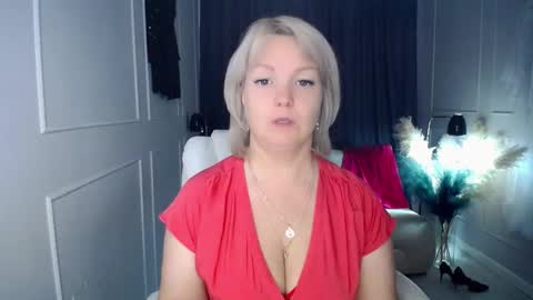 Snapshot of emmmam chatting on October 9, 2025, 9:18 am emmmam online show from October 9, 2025, 9:18 am