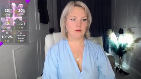 Snapshot of emmmam chatting on October 13, 2025, 12:27 pm emmmam online show from October 13, 2025, 12:27 pm