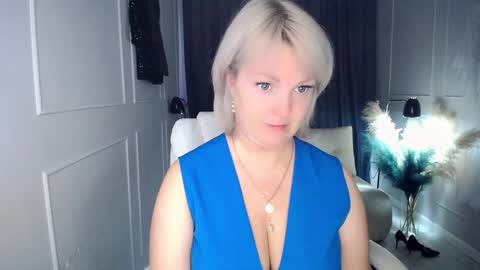 Snapshot of emmmam chatting on October 14, 2025, 8:04 am emmmam online show from October 14, 2025, 8:04 am