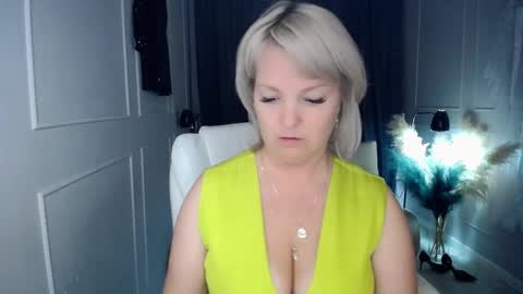 Snapshot of emmmam chatting on October 18, 2025, 1:23 pm emmmam online show from October 18, 2025, 1:23 pm