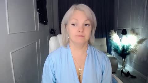 Snapshot of emmmam chatting on October 22, 2025, 2:17 pm emmmam online show from October 22, 2025, 2:17 pm