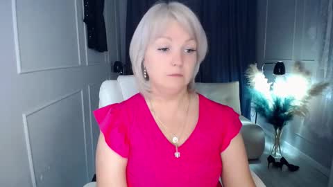 Snapshot of emmmam chatting on October 28, 2025, 10:52 am emmmam online show from October 28, 2025, 10:52 am