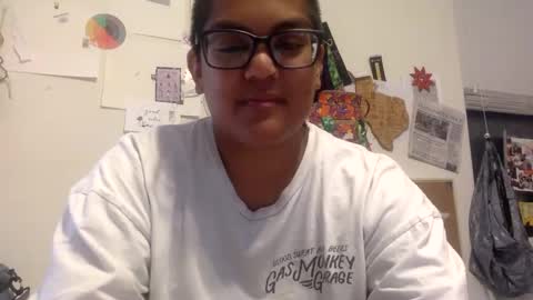 Snapshot of emmmers48 chatting on February 20, 2025, 1:46 am Emms online show from February 20, 2025, 1:46 am