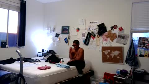 Snapshot of emmmers48 chatting on February 21, 2025, 1:22 am Emms online show from February 21, 2025, 1:22 am