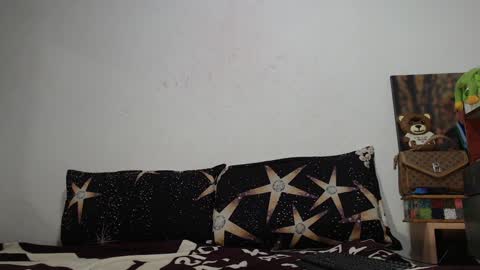 Snapshot of emmy___lee chatting on December 19, 2024, 3:40 am emmy___lee online show from December 19, 2024, 3:40 am