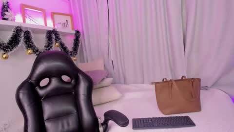 Emmy Heart online show from January 6, 2026, 3:43 am