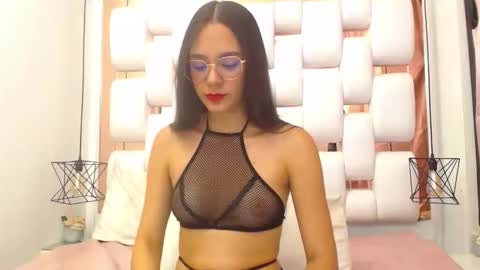 Snapshot of emmycruzz chatting on September 8, 2025, 7:35 pm emmy online show from September 8, 2025, 7:35 pm