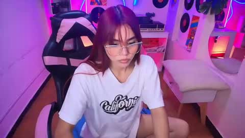 Snapshot of emmyrossex1 chatting on July 22, 2026, 7:49 pm Luisa online show from July 22, 2026, 7:49 pm