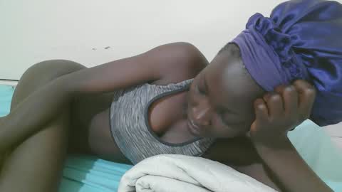 Snapshot of empress_ivy1 chatting on April 19, 2026, 2:00 am empress_ivy1 online show from April 19, 2026, 2:00 am