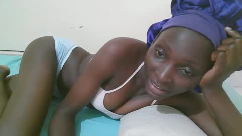 Snapshot of empress_ivy1 chatting on April 19, 2026, 6:32 pm empress_ivy1 online show from April 19, 2026, 6:32 pm