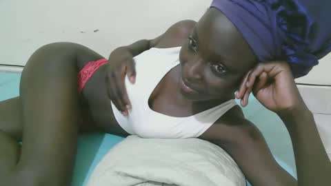 Snapshot of empress_ivy1 chatting on April 21, 2026, 5:28 pm empress_ivy1 online show from April 21, 2026, 5:28 pm