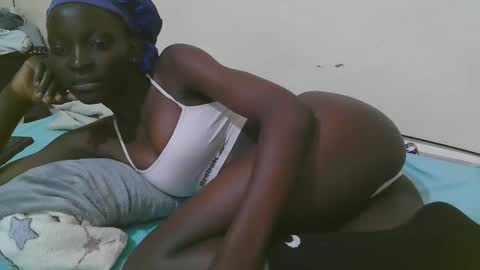 Snapshot of empress_ivy1 chatting on May 12, 2026, 6:27 pm empress_ivy1 online show from May 12, 2026, 6:27 pm
