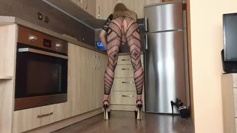Empress Sara  online show from June 9, 2026, 5:35 pm