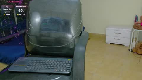 Snapshot of emy_0 chatting on March 4, 2026, 4:02 pm Emy online show from March 4, 2026, 4:02 pm