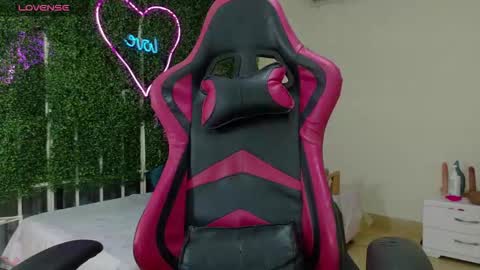 Snapshot of emy_0 chatting on March 22, 2026, 1:58 pm Emy online show from March 22, 2026, 1:58 pm