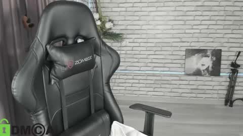 emy__angel online show from December 19, 2025, 12:39 am