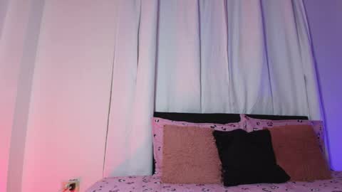 Snapshot of emy_cole1 chatting on May 7, 2026, 2:50 am Emy online show from May 7, 2026, 2:50 am