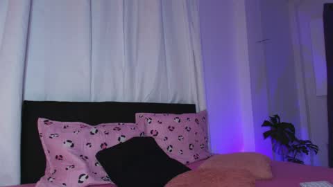 Snapshot of emy_cole1 chatting on May 8, 2026, 3:34 am Emy online show from May 8, 2026, 3:34 am