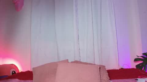 Snapshot of emy_cole1 chatting on July 6, 2026, 4:42 am Emy online show from July 6, 2026, 4:42 am