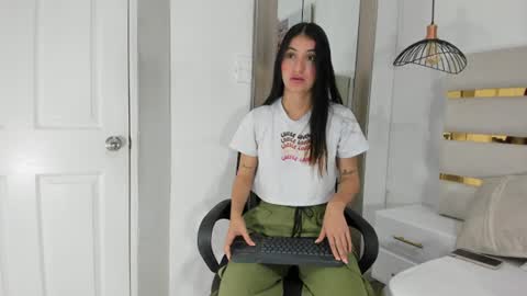 Snapshot of emy_ferrer_ chatting on July 1, 2026, 3:41 am EMY FERRER online show from July 1, 2026, 3:41 am