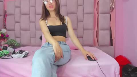Snapshot of emy_latin chatting on October 25, 2025, 8:36 pm emy_latin online show from October 25, 2025, 8:36 pm