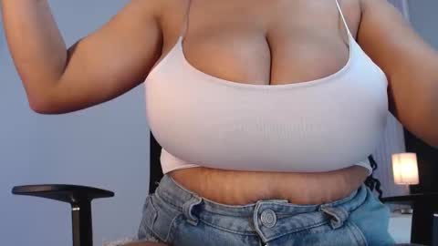 Snapshot of emy_leon chatting on September 26, 2025, 8:02 pm Emy online show from September 26, 2025, 8:02 pm