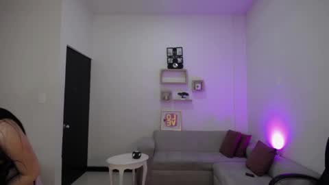 emy_rosse__ online show from February 26, 2025, 11:09 am