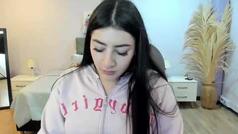 emy_rosse__ online show from September 13, 2025, 2:55 am