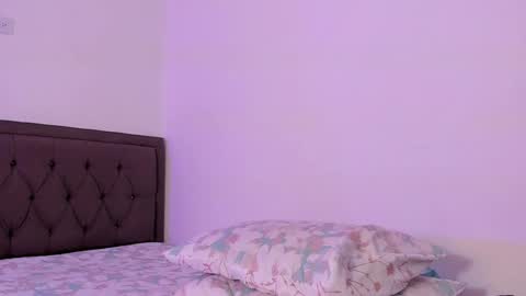 Emiliana online show from December 10, 2024, 3:52 am