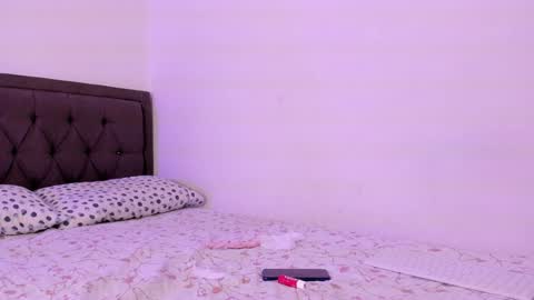 Emiliana online show from February 1, 2025, 4:46 am