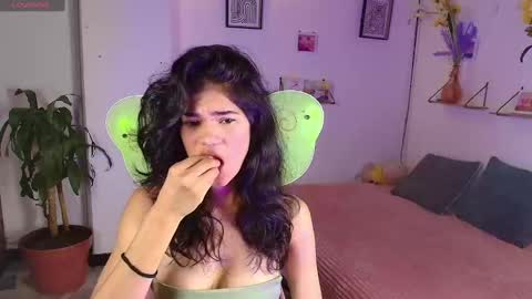 emycarver09 online show from October 31, 2025, 9:21 am