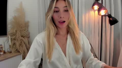 emyconneer online show from December 7, 2024, 1:58 am