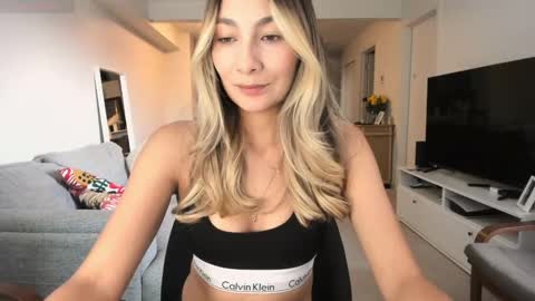 emyconneer online show from September 25, 2025, 8:45 pm