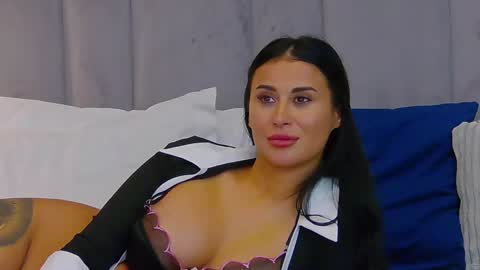 Snapshot of emylaveau chatting on December 11, 2024, 12:55 pm  Emy  online show from December 11, 2024, 12:55 pm