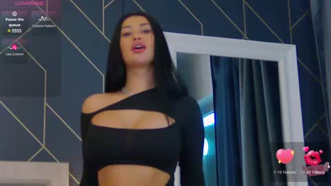 Snapshot of emylaveau chatting on January 28, 2025, 12:32 pm  Emy  online show from January 28, 2025, 12:32 pm